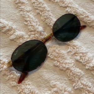 Vintage Ray-Ban Sidestreet sunglasses.
